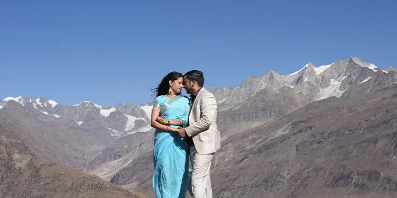 Manali tour package for couples with romantic Himalayan views and scenic mountain getaway